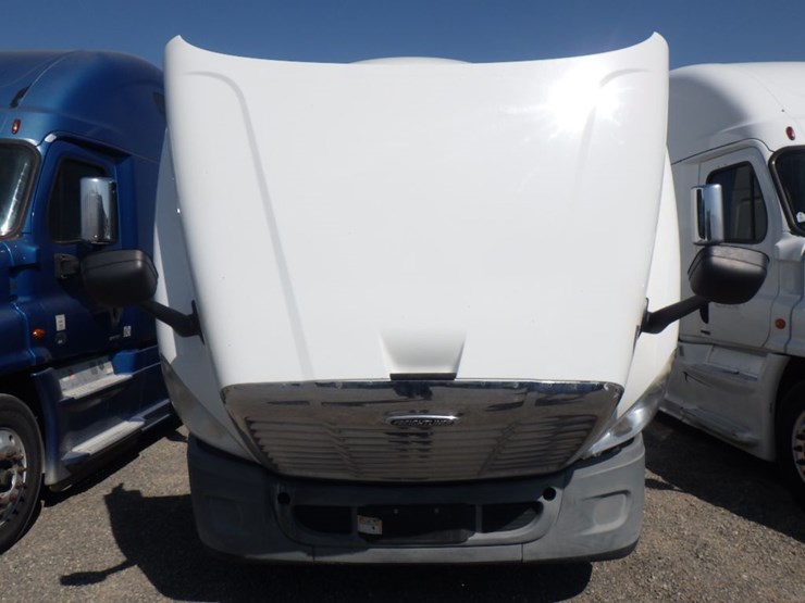 2015-freightliner-cascadia-125-image-23