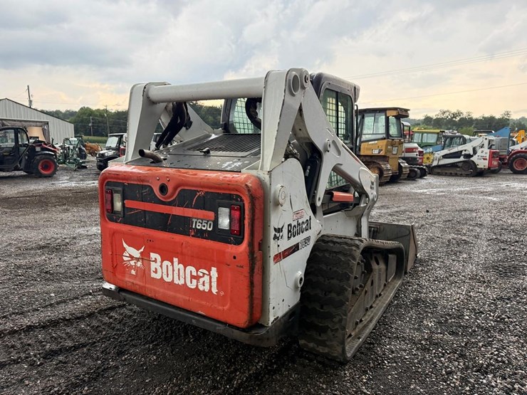 2011-bobcat-t650-image-4