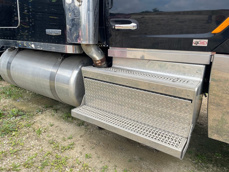 2020-peterbilt-567-image-6