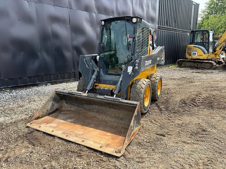 2024-deere-320g-image-8