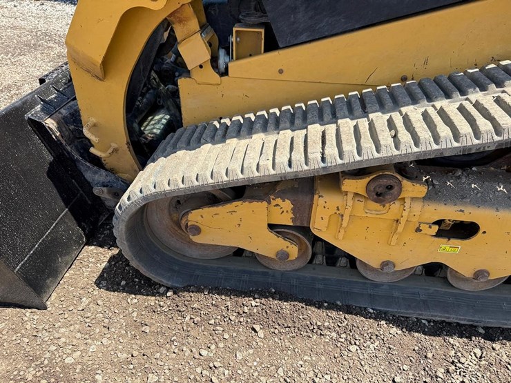 2023-caterpillar-259d3-image-18