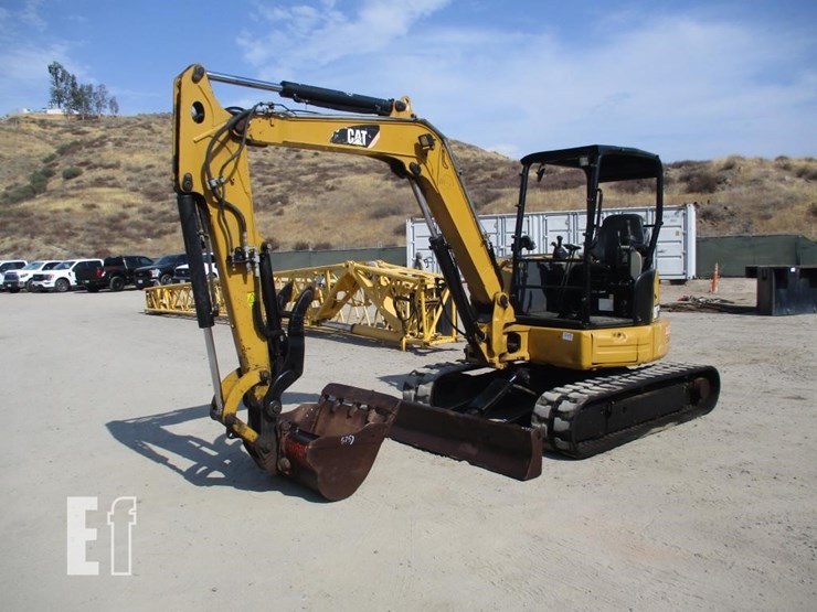 2016-caterpillar-305.5e-image-1