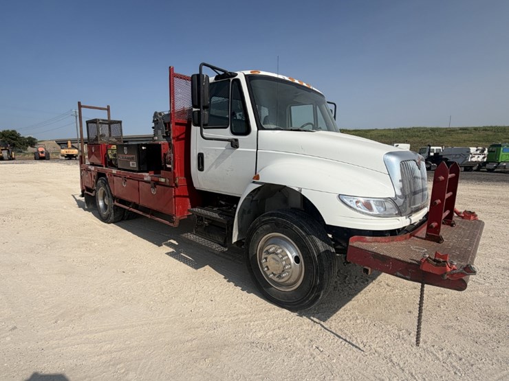 2018-international-durastar-4300-image-3