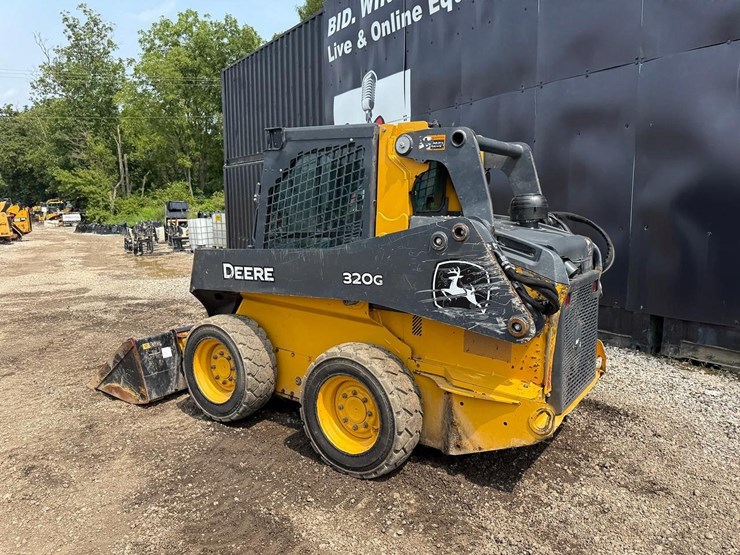 2024-deere-320g-image-2