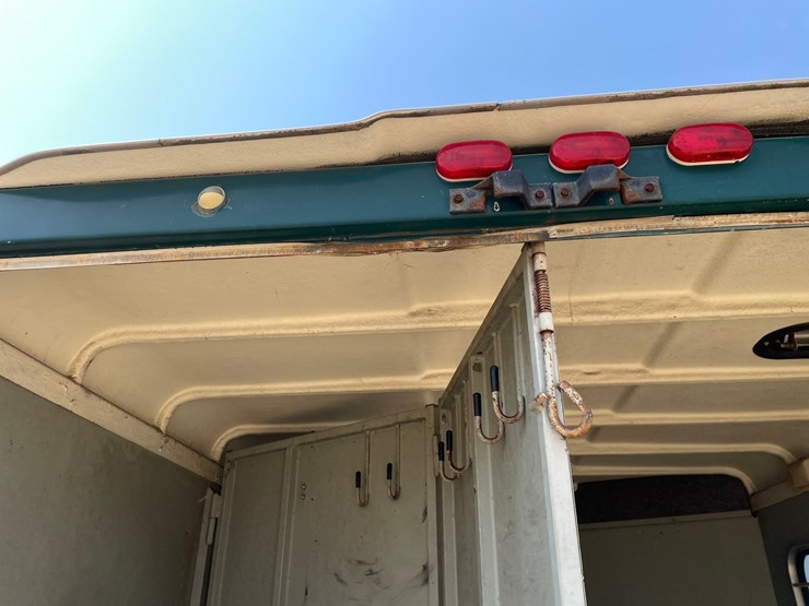 #103-•-1998-trailet-2-horse-trailer-with-overnight-package-(has-wi-title)-image-92