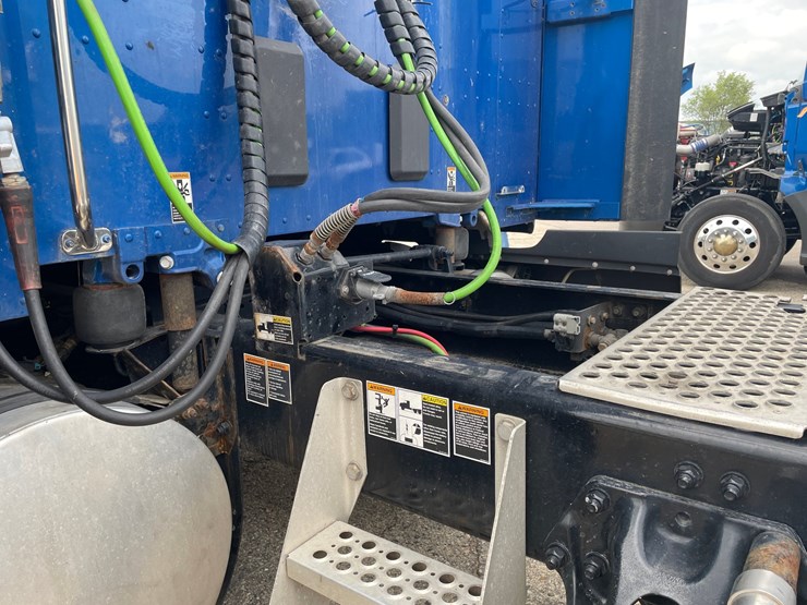 2022-kenworth-t680-image-11