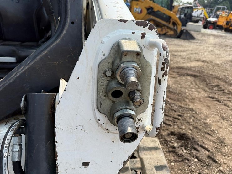 2019-bobcat-t595-image-11