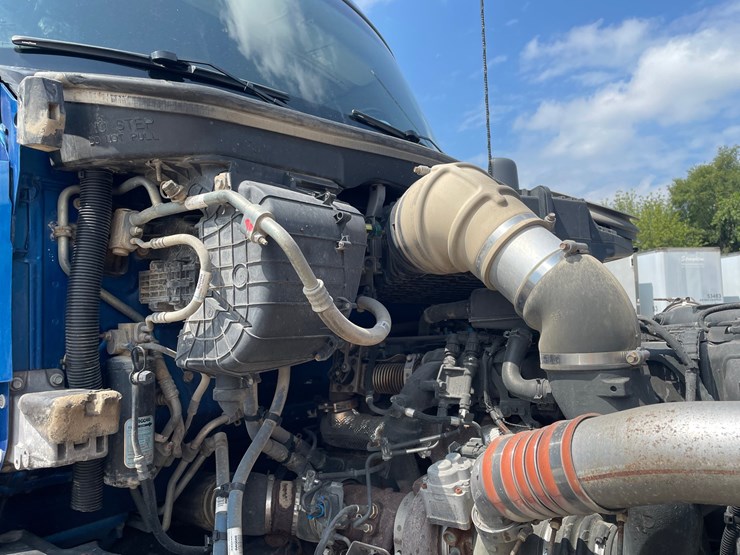 2020-kenworth-t680-image-32