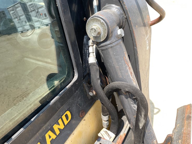 2016-new-holland-c227-image-45