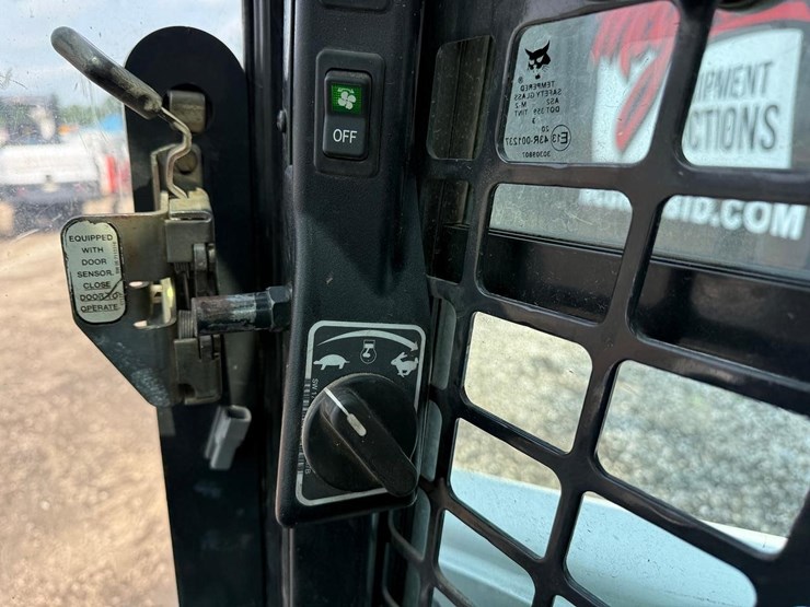 2020-bobcat-t770-image-23