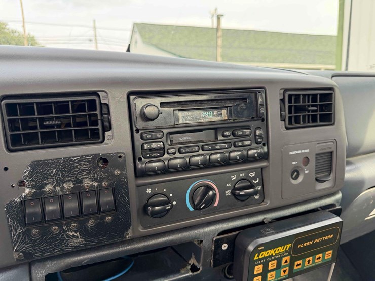 2000-ford-f550-image-33