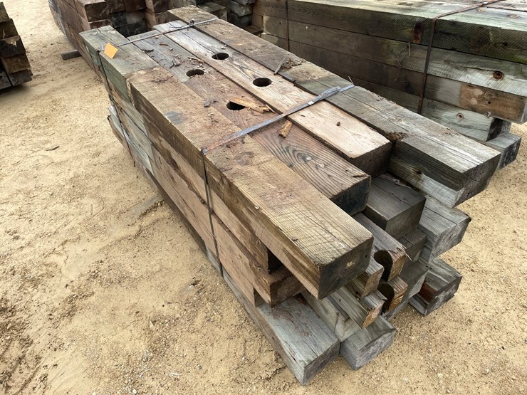 #3624-•-bundle-of-used-guard-rail-posts-image-1