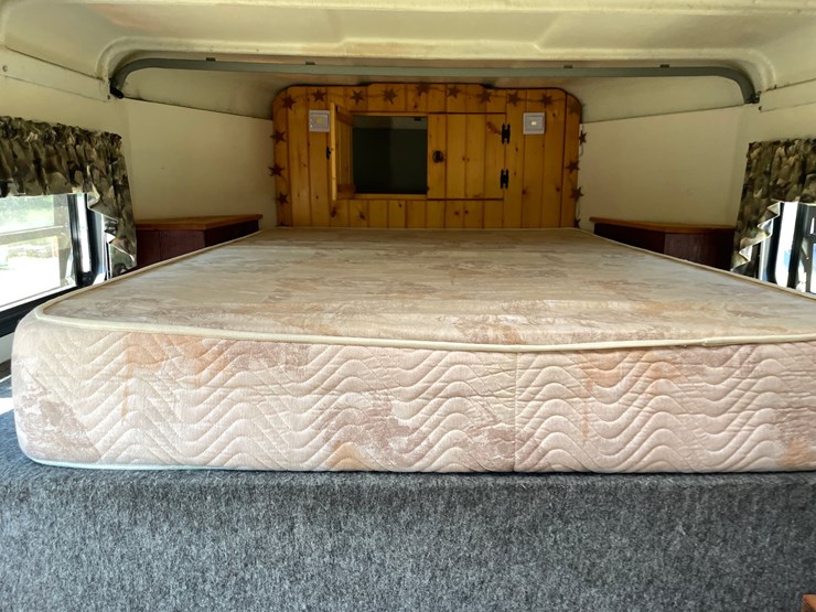 #103-•-1998-trailet-2-horse-trailer-with-overnight-package-(has-wi-title)-image-59