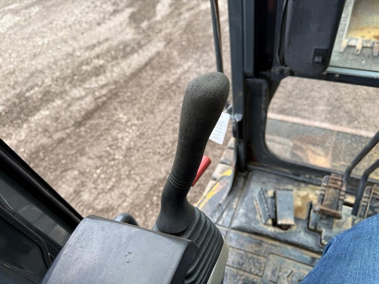 2005-komatsu-pc50mr-2-image-26