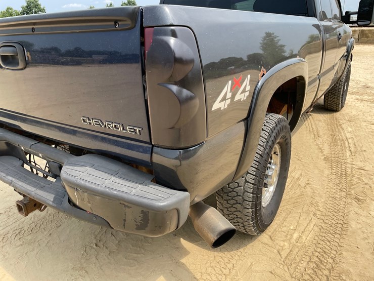 2003-chevrolet-silverado-2500hd-image-26