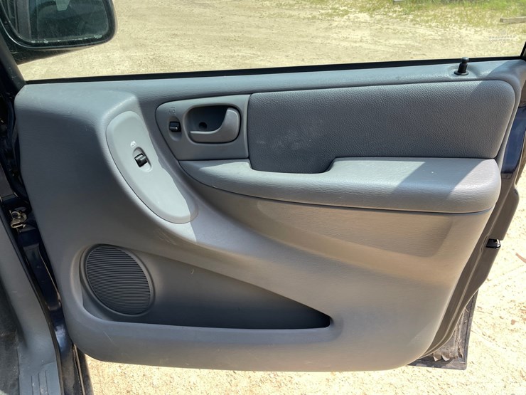2006-chrysler-town-&-country-image-28