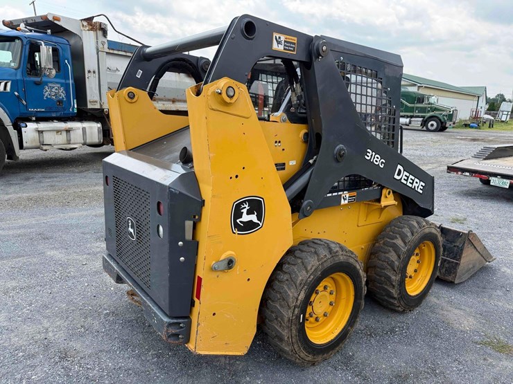 2018-deere-318g-image-10