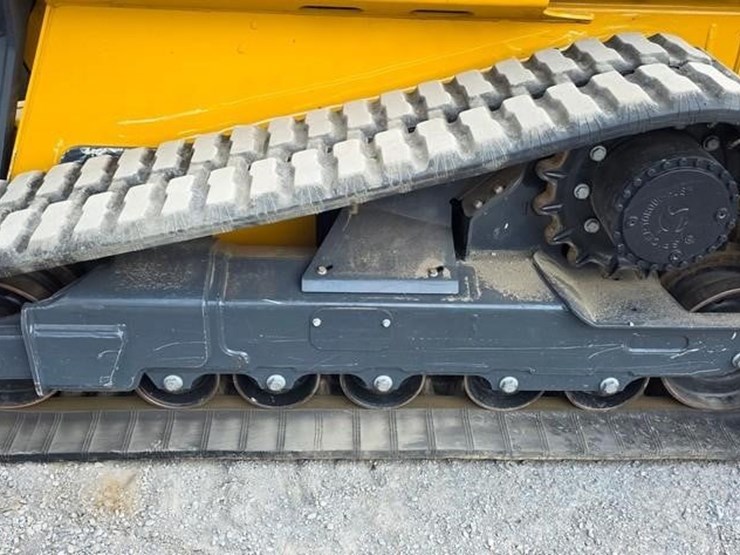 2025-deere-335-p-tier-image-27