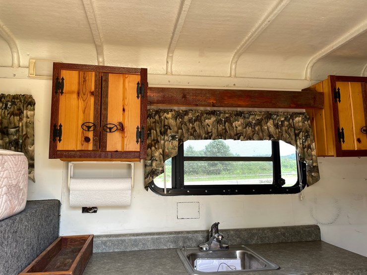 #103-•-1998-trailet-2-horse-trailer-with-overnight-package-(has-wi-title)-image-47