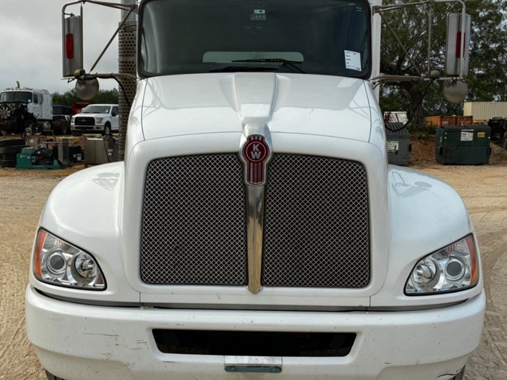 2020-kenworth-t270-image-2
