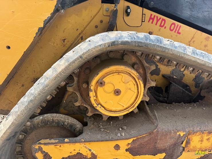 2016-caterpillar-259d-image-21