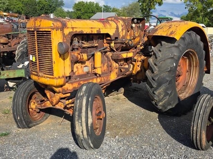 minneapolis-moline-tractor-(not-running)-114-image-2
