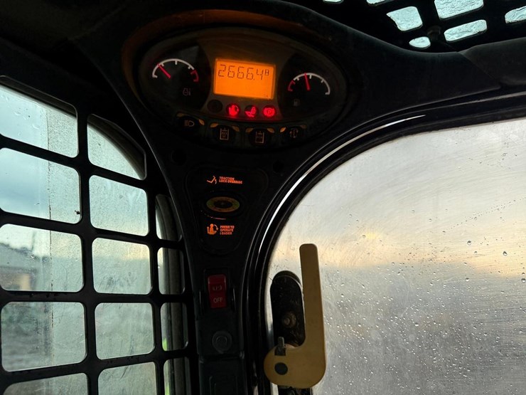 2011-bobcat-t650-image-21