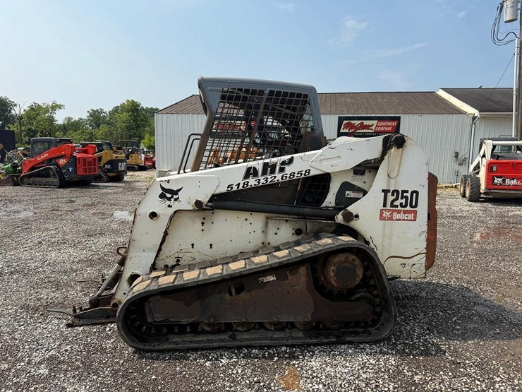 bobcat-t250-image-1