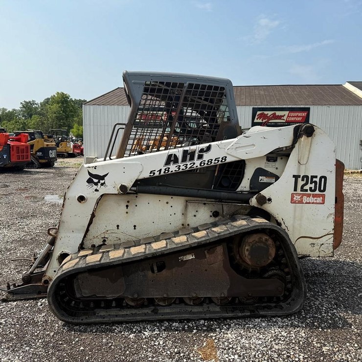 BOBCAT T250