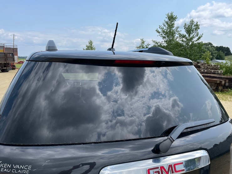 2014-gmc-acadia-denali-image-18