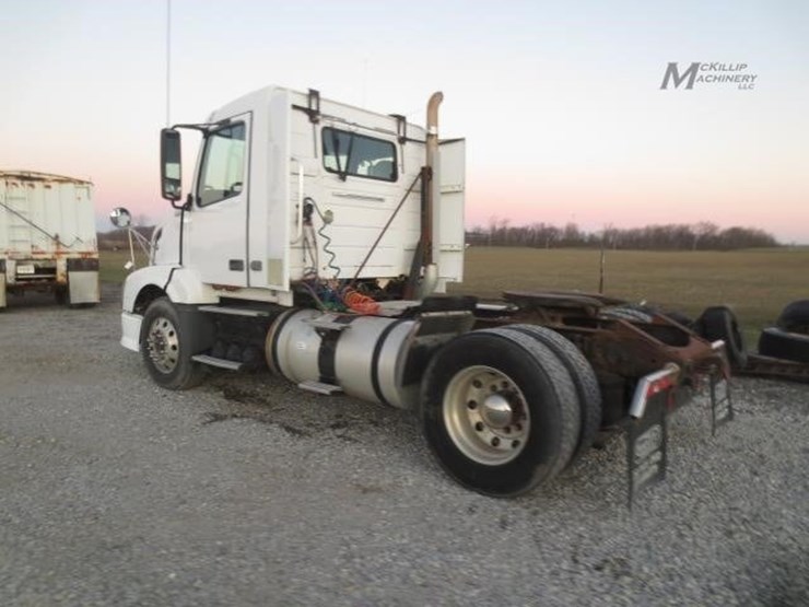 2008-volvo-vnl42t300-image-9