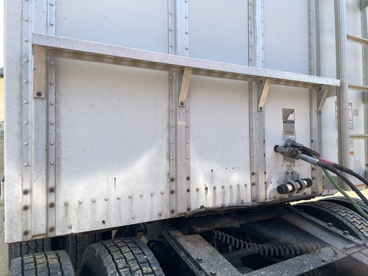 2011-merritt-42'-hopper-image-10
