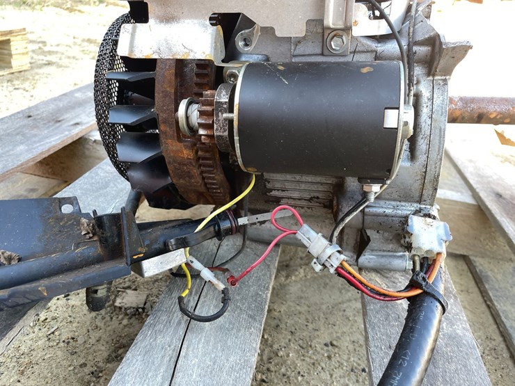 #3588-•-motor-off-of-a-dr-brush-mower-image-11