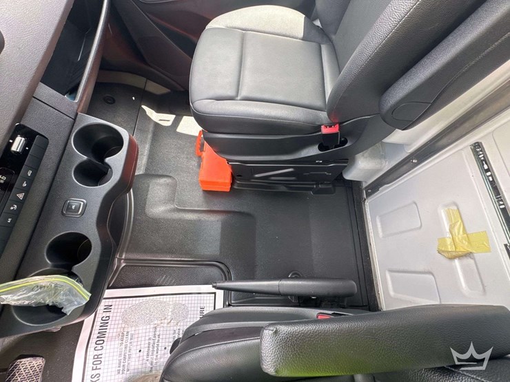 2021-mercedes-benz-sprinter-4500-image-35