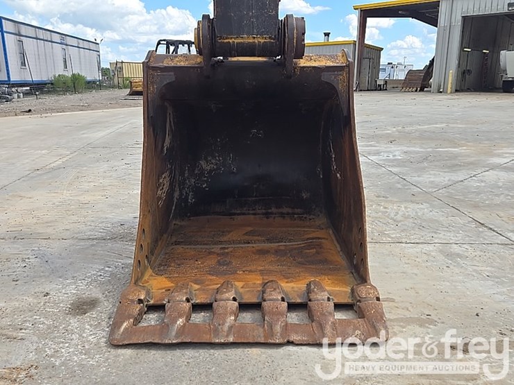 2019-caterpillar-336-image-22