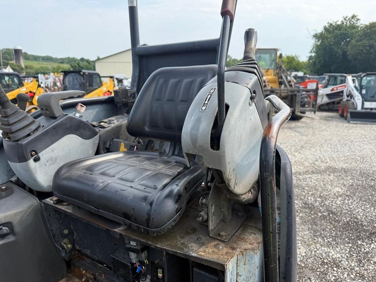 deere-35d-image-18