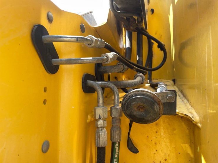 2016-new-holland-c227-image-49