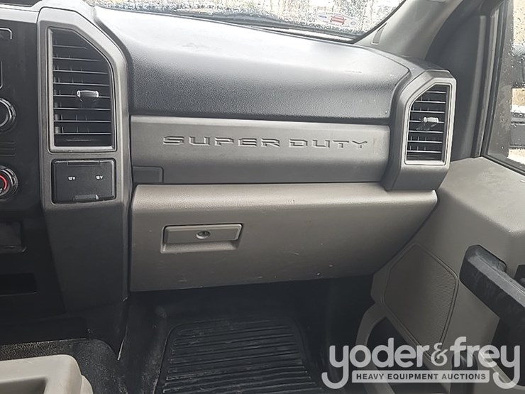 2017-ford-f550-image-39