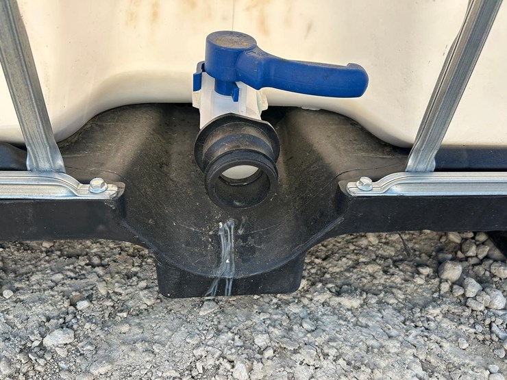 water-tank-tote-image-6
