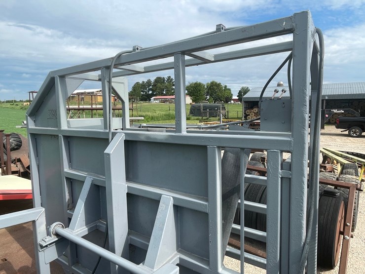 #303-•-tidenberg-heavy-duty-lay-down-cattle-chute-image-17