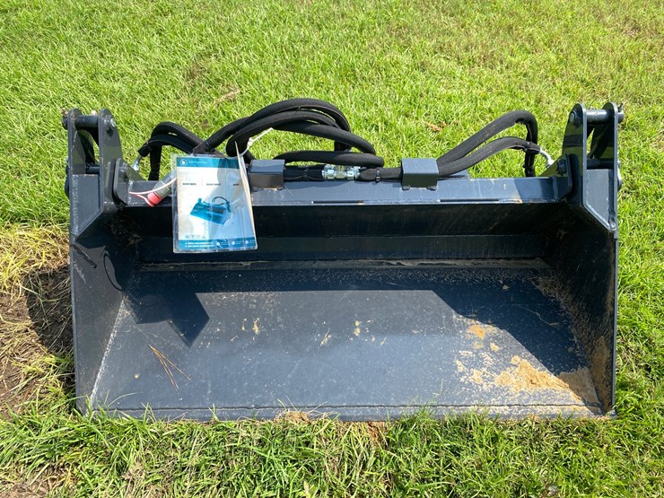 #138-•-mini-skid-steer-hydraulic-combination-bucket-image-1