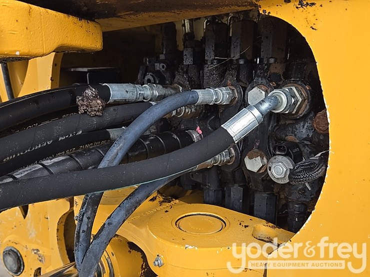 2014-deere-310sk-image-36