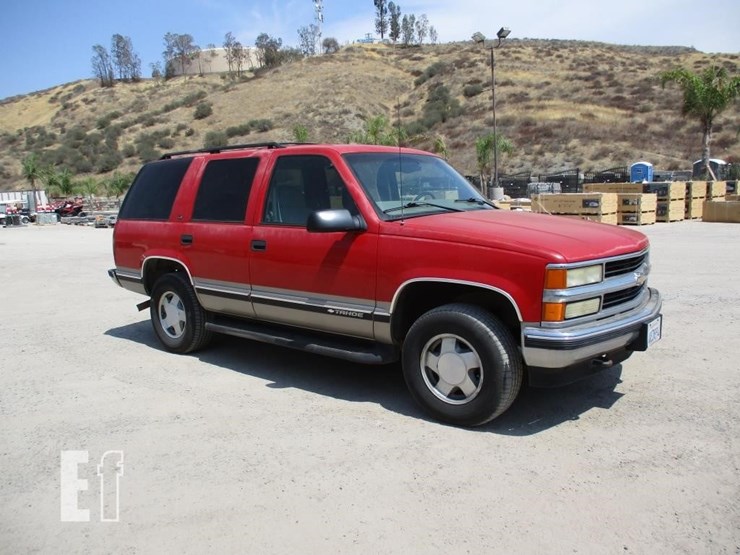 1999-chevrolet-tahoe-image-2