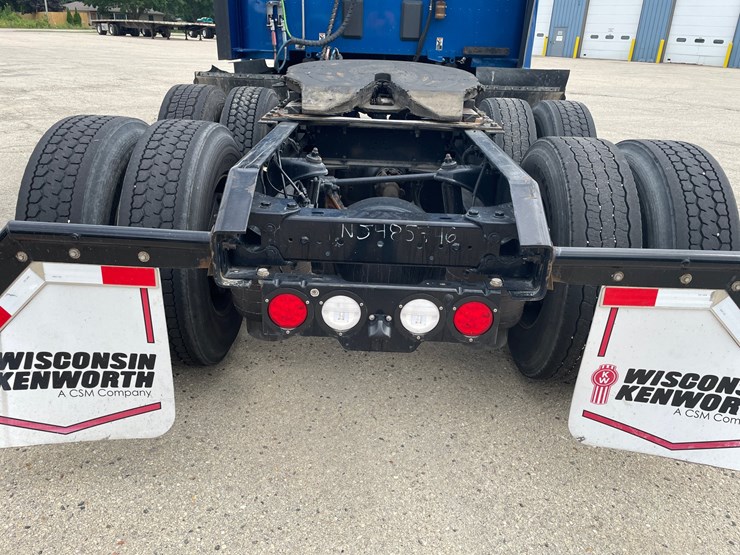 2022-kenworth-t680-image-16