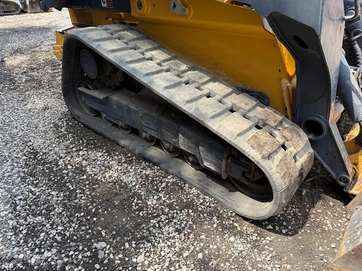 2023-deere-333g-image-12