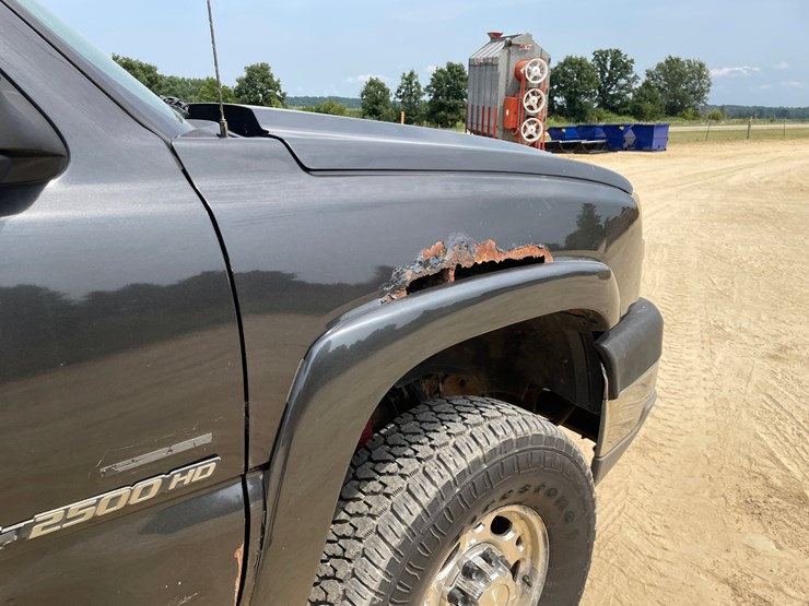 2003-chevrolet-silverado-2500hd-image-32