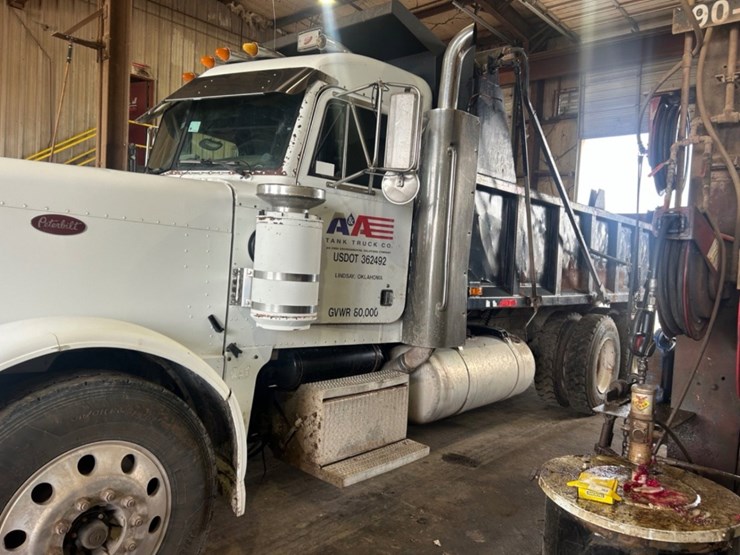 2001-peterbilt-379-image-1