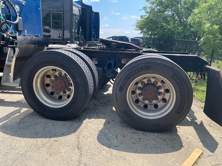 2020-kenworth-t680-image-11