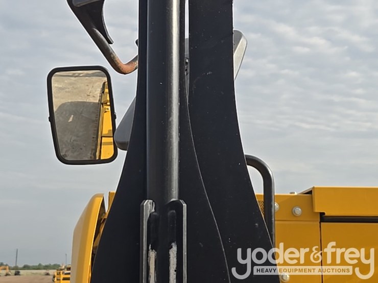 2019-caterpillar-336-image-61