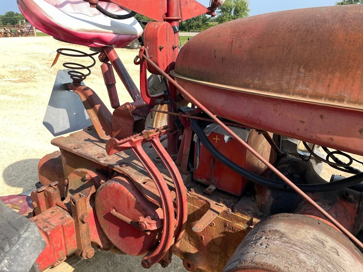 #300-•-1951-farmall-m-tractor-image-20